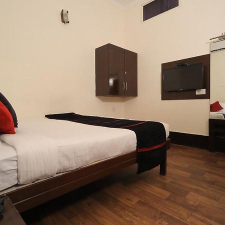 Hotel Vivek Continental Гвалиор Экстерьер фото
