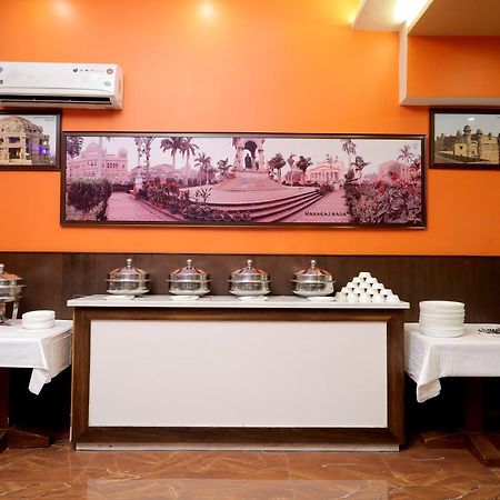 Hotel Vivek Continental Гвалиор Экстерьер фото