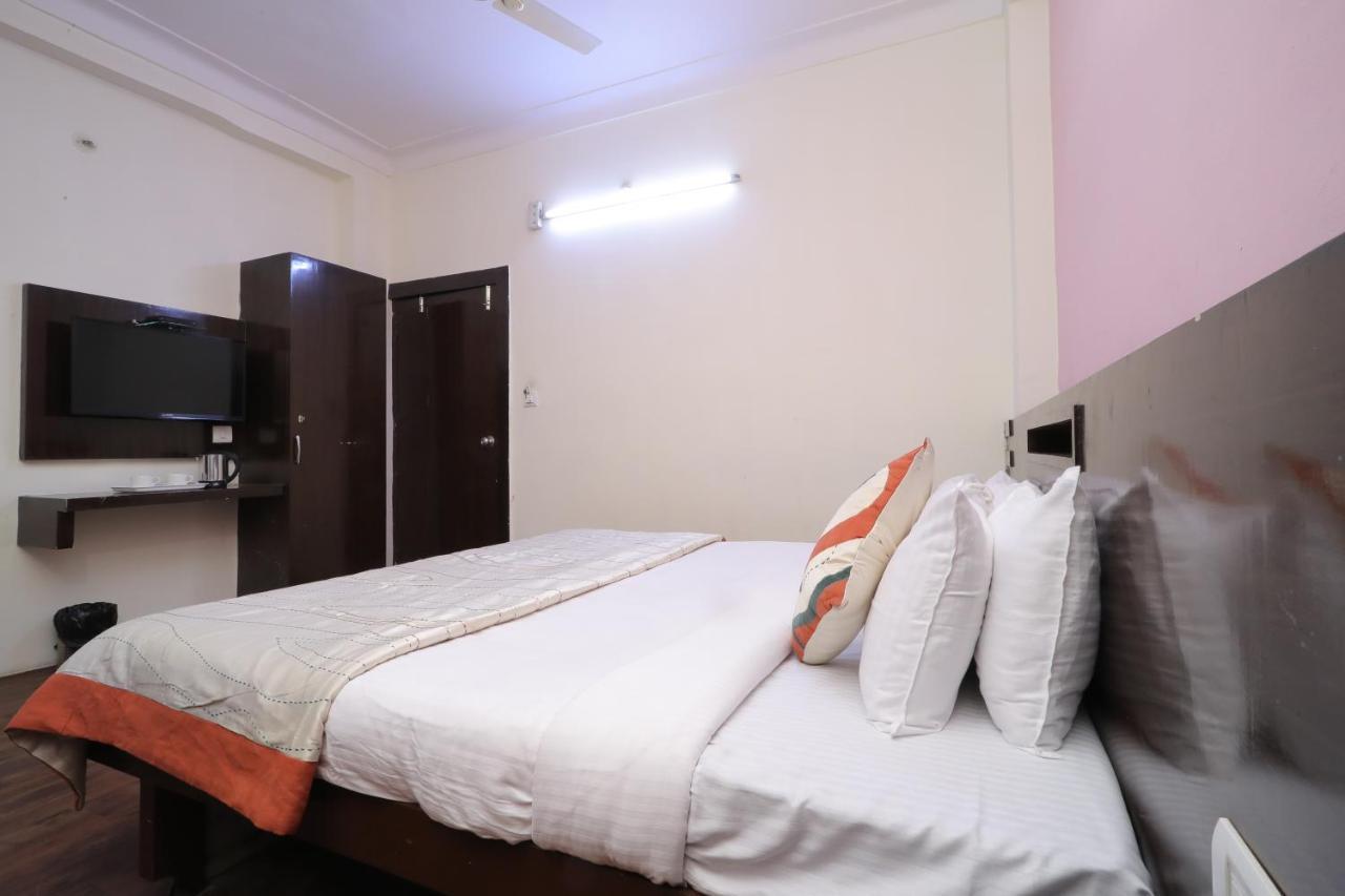 Hotel Vivek Continental Гвалиор Экстерьер фото