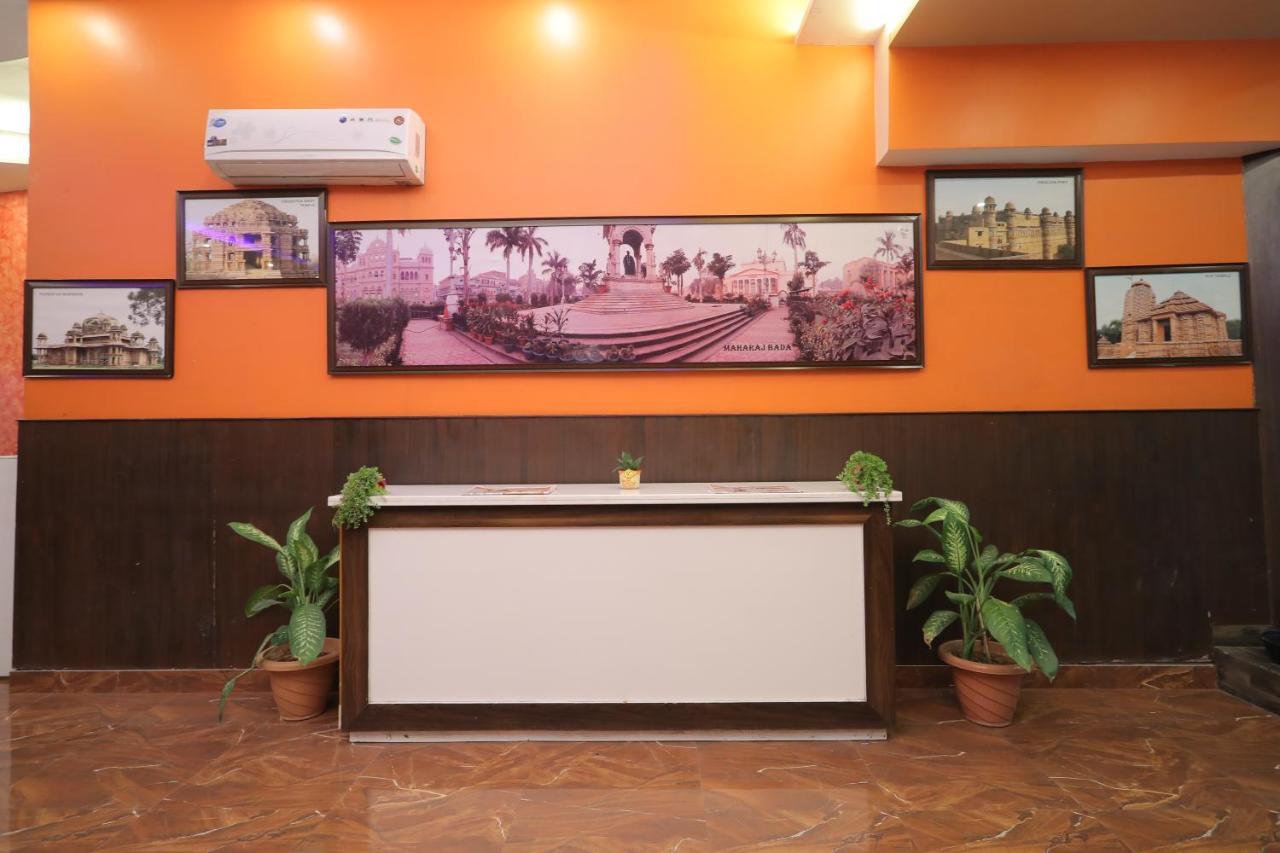 Hotel Vivek Continental Гвалиор Экстерьер фото