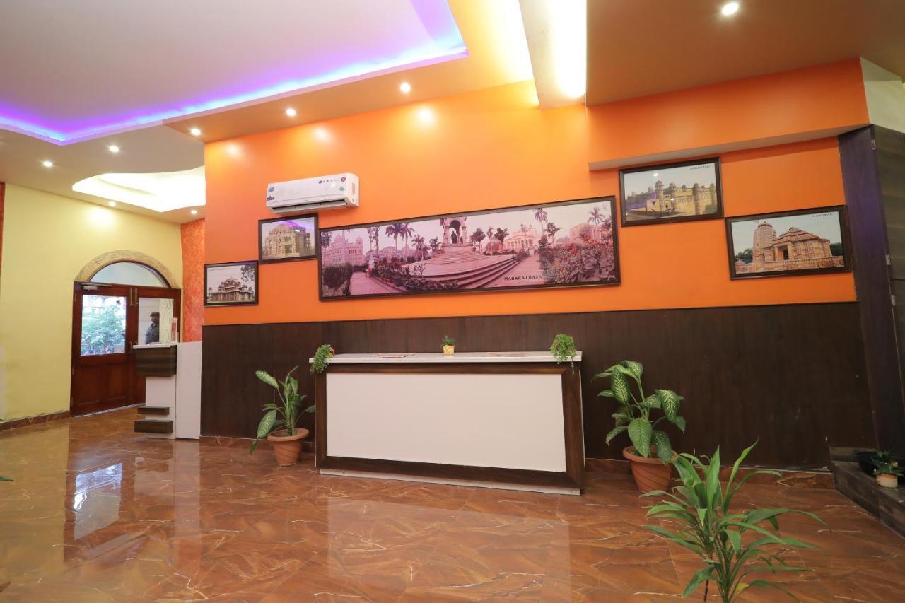 Hotel Vivek Continental Гвалиор Экстерьер фото
