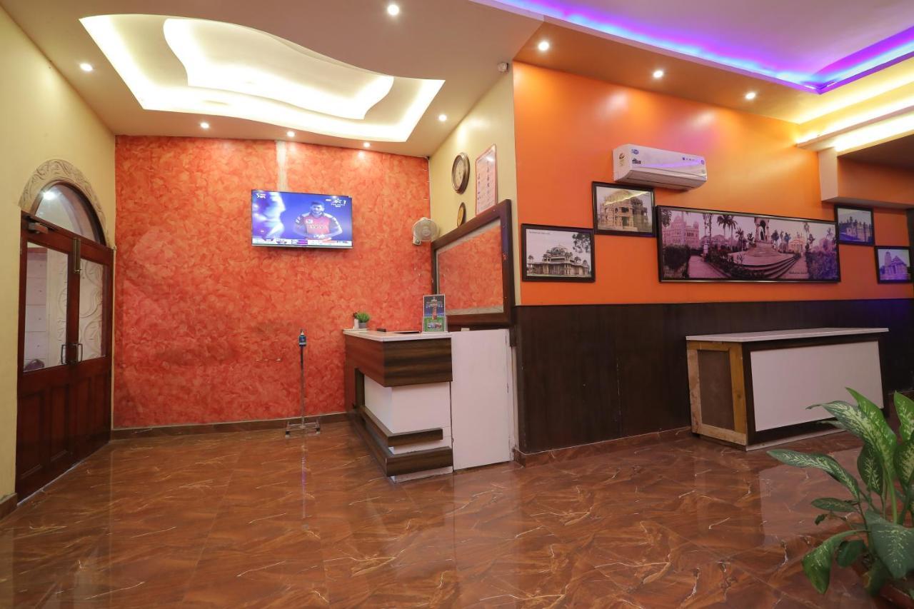 Hotel Vivek Continental Гвалиор Экстерьер фото