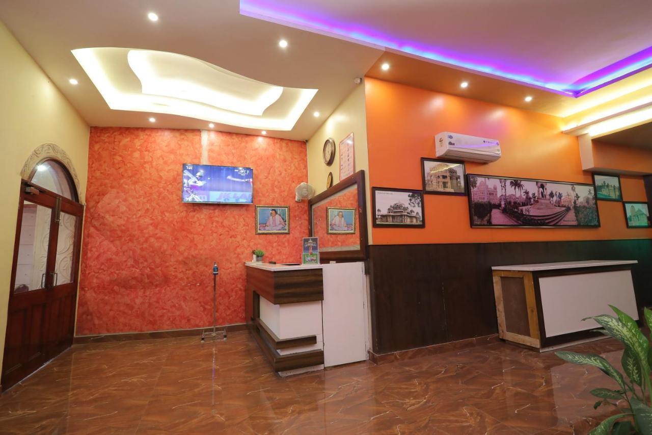 Hotel Vivek Continental Гвалиор Экстерьер фото