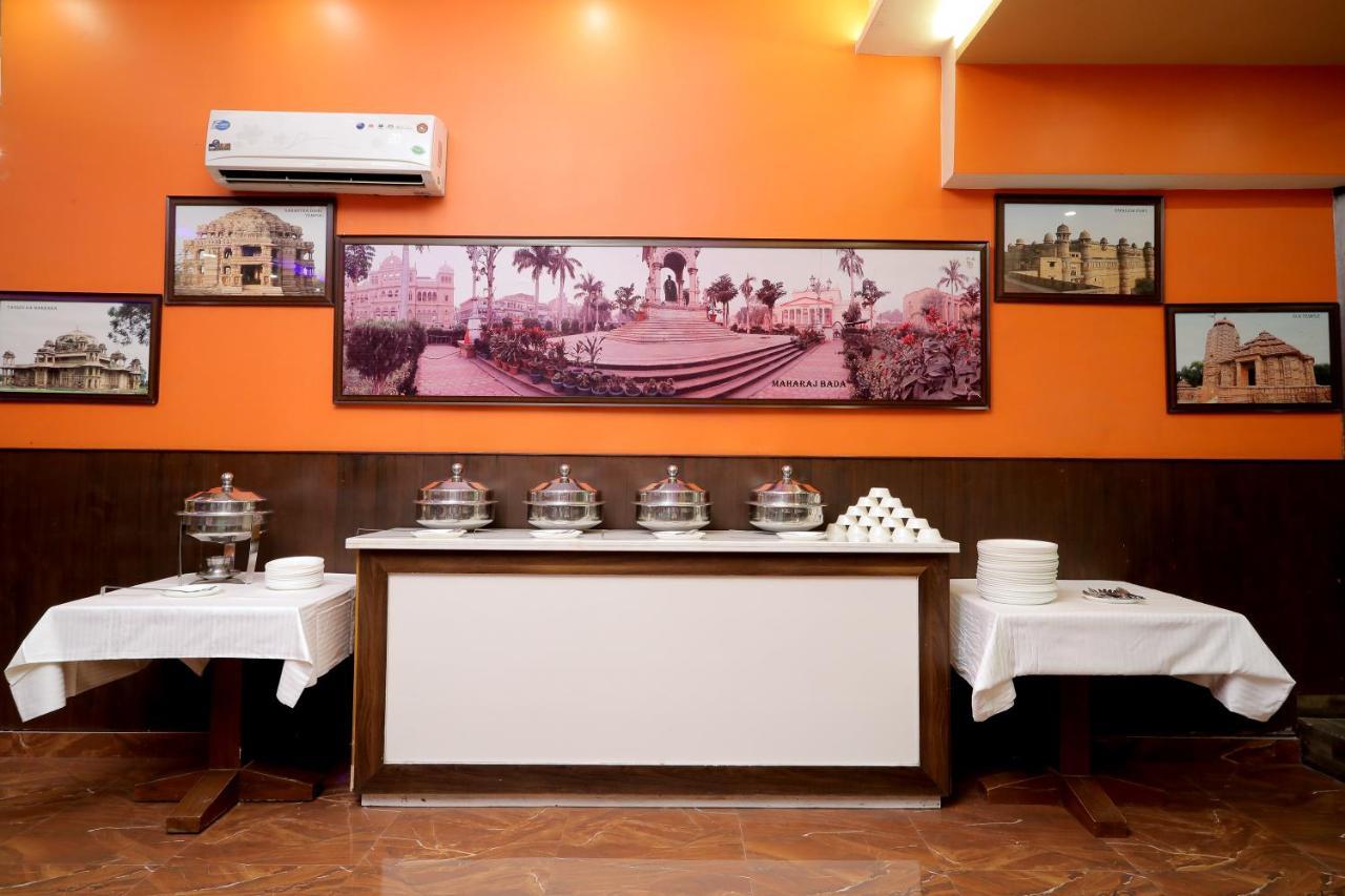 Hotel Vivek Continental Гвалиор Экстерьер фото