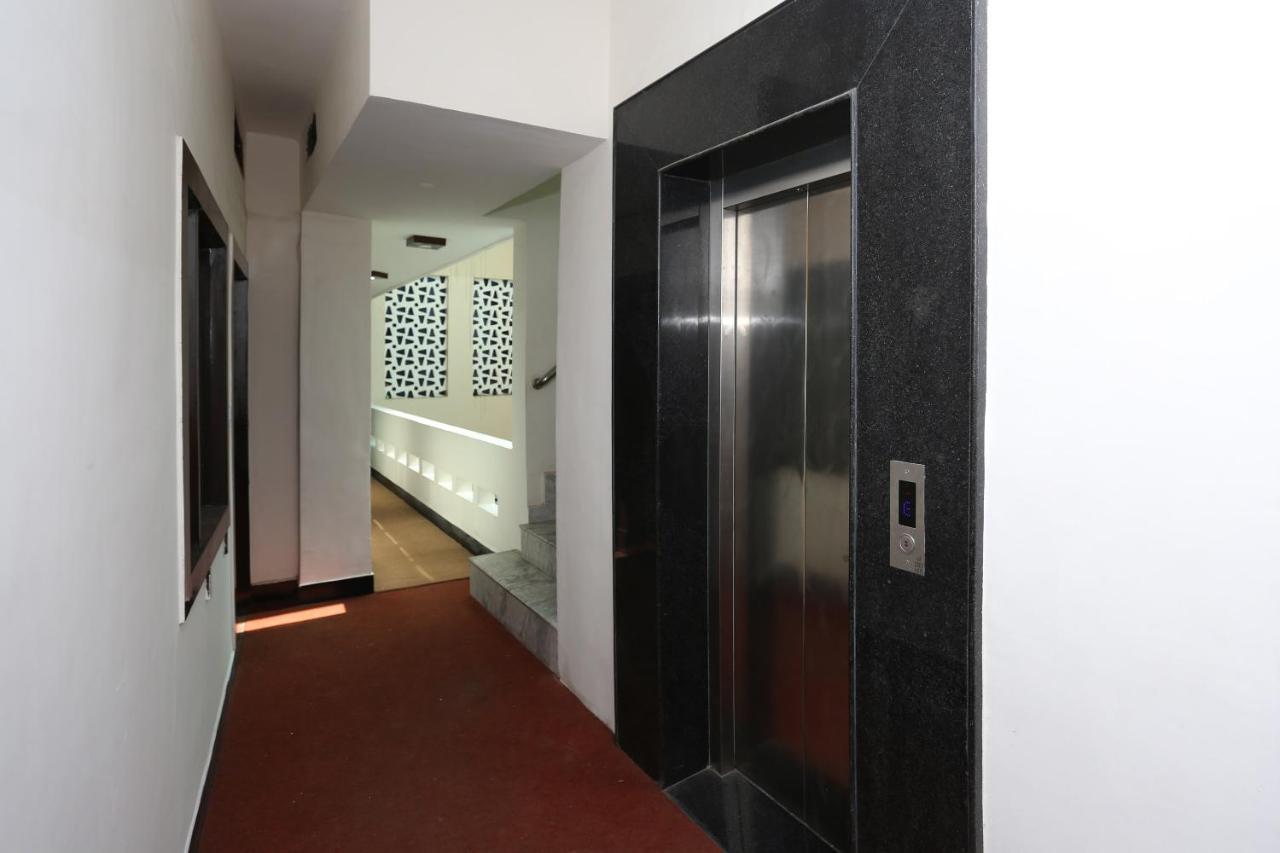 Hotel Vivek Continental Гвалиор Экстерьер фото